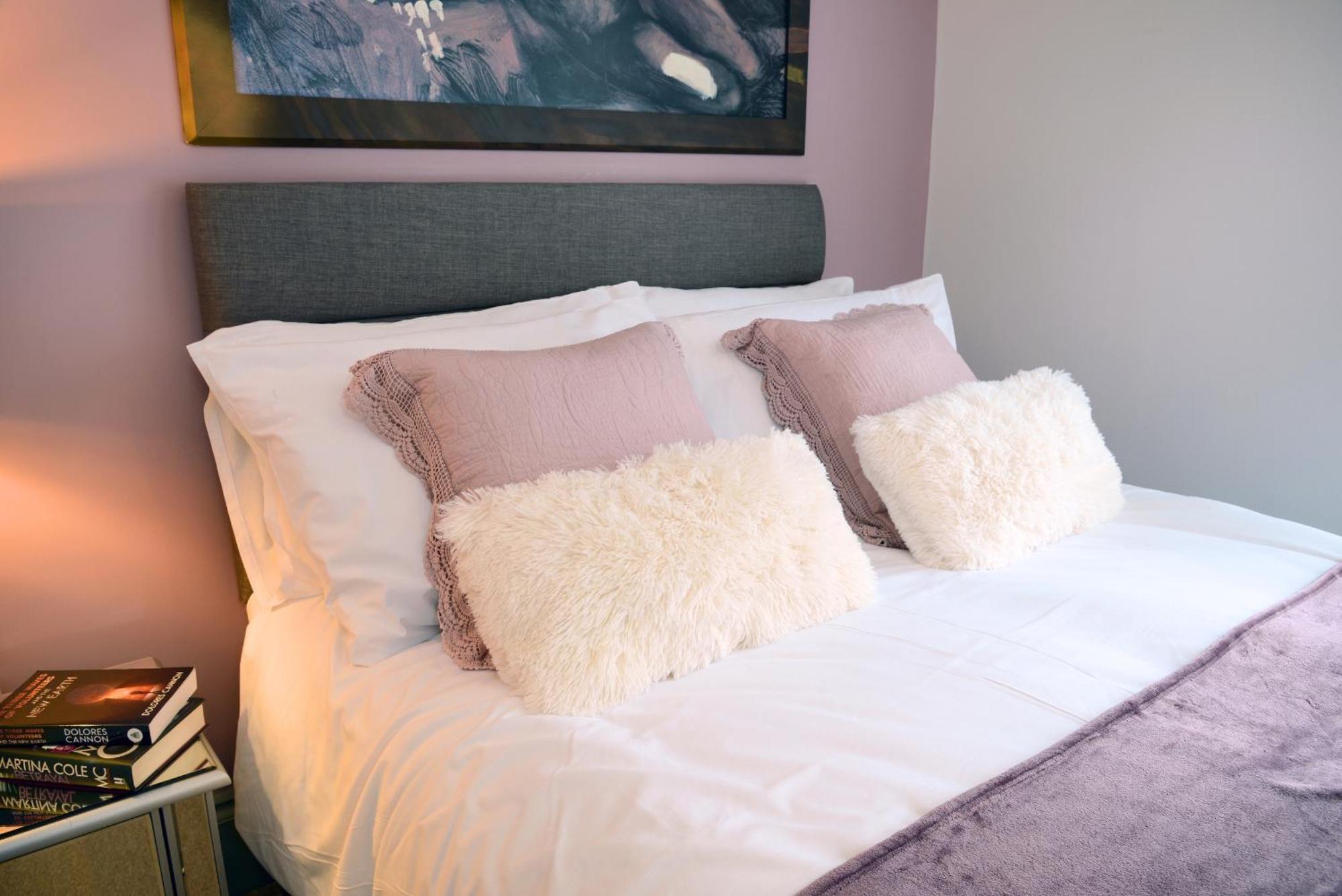 The Old Brewery Boardroom - Winchester City Centre - Unique Property - Free Parking - Sleeps 6 - By Xplus Stays Exteriör bild