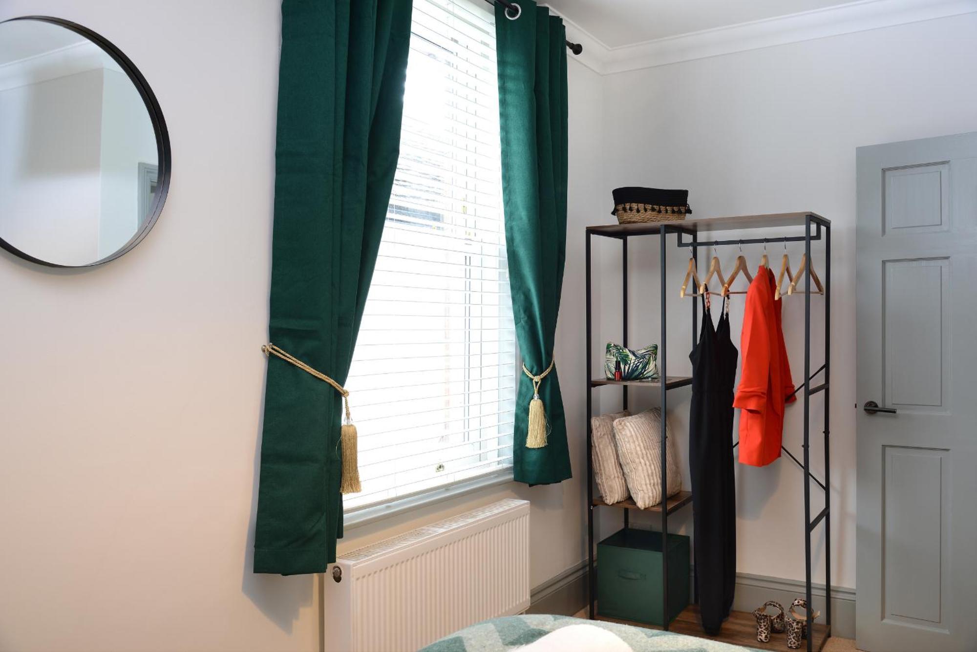 The Old Brewery Boardroom - Winchester City Centre - Unique Property - Free Parking - Sleeps 6 - By Xplus Stays Exteriör bild