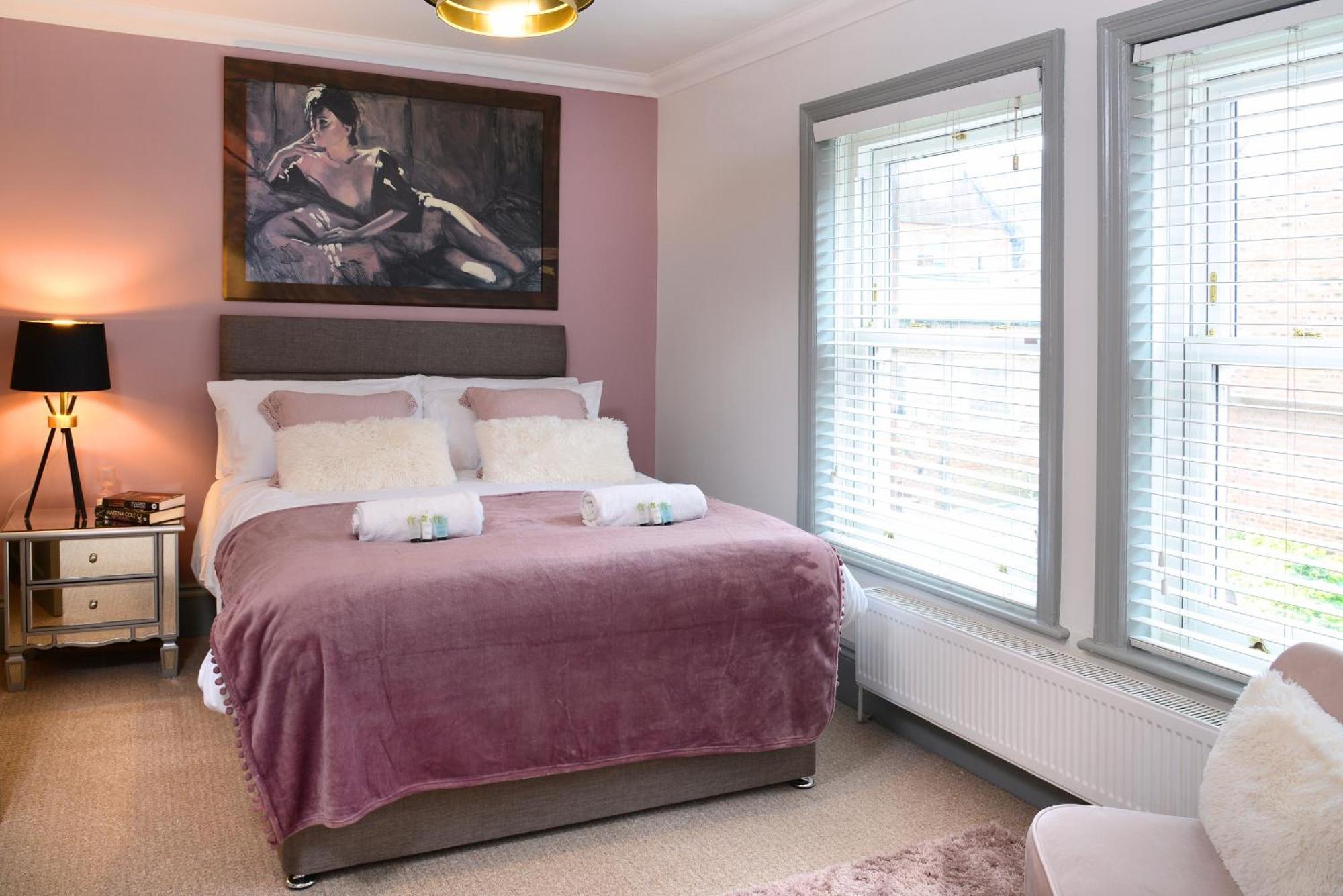 The Old Brewery Boardroom - Winchester City Centre - Unique Property - Free Parking - Sleeps 6 - By Xplus Stays Exteriör bild