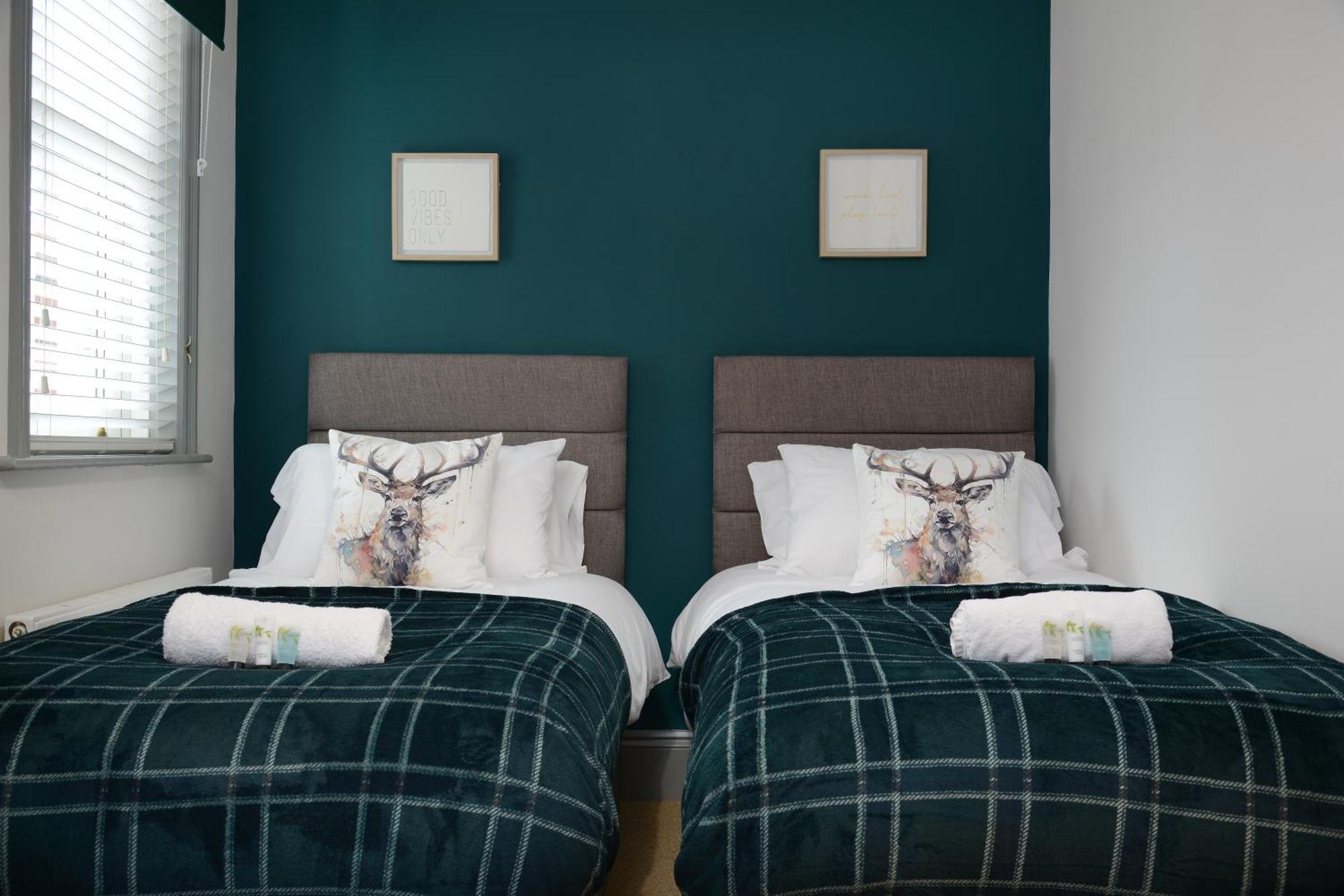 The Old Brewery Boardroom - Winchester City Centre - Unique Property - Free Parking - Sleeps 6 - By Xplus Stays Exteriör bild